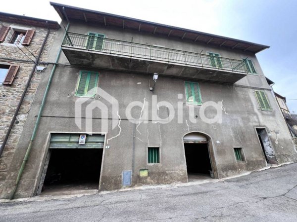 casa indipendente in vendita a Bucine in zona Pietraviva