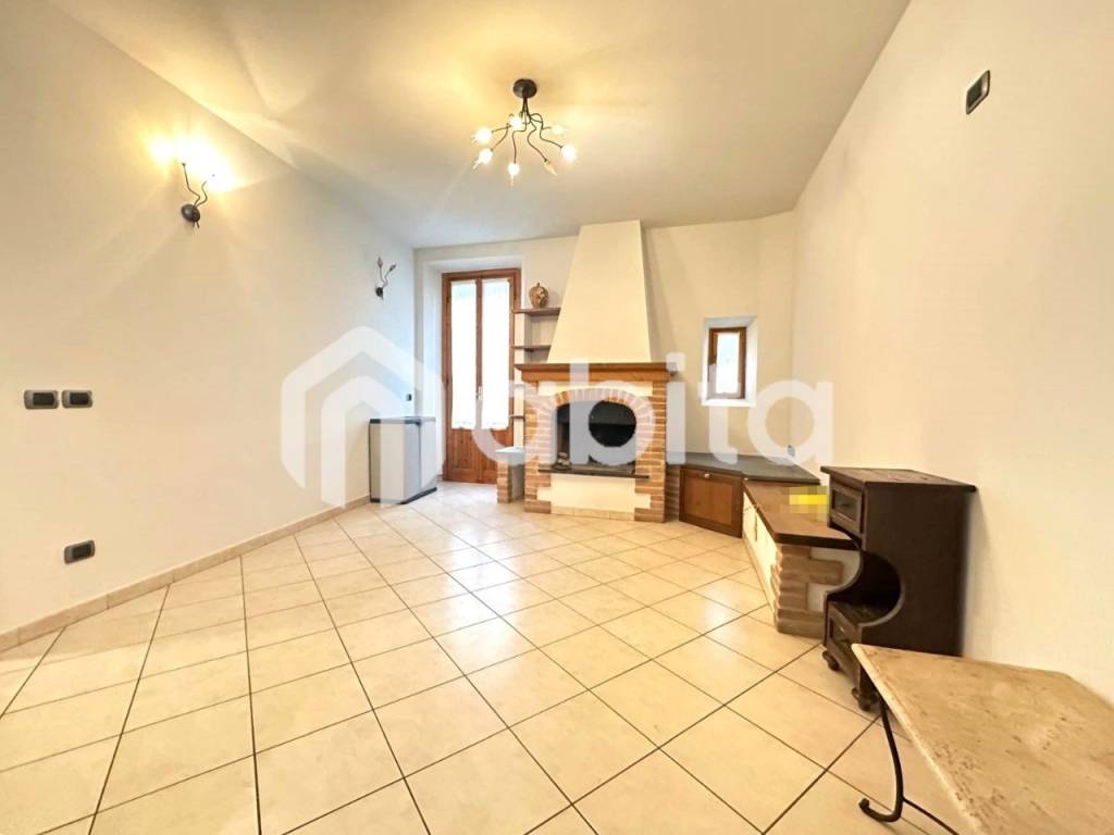 appartamento in vendita a Bucine in zona Ambra