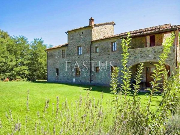 casale in vendita a Bucine in zona Pietraviva