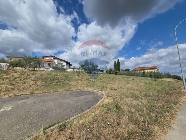 terreno edificabile in vendita a Bucine