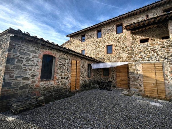 appartamento in vendita a Bucine in zona Rapale