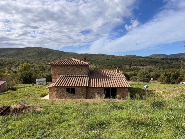 casa indipendente in vendita a Bucine in zona Ambra