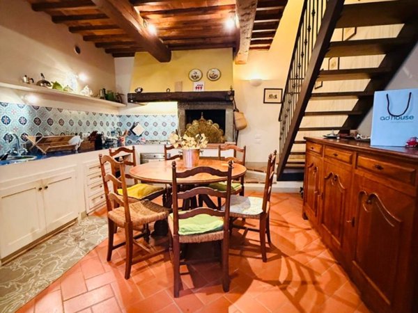 casa indipendente in vendita a Bucine in zona Pietraviva
