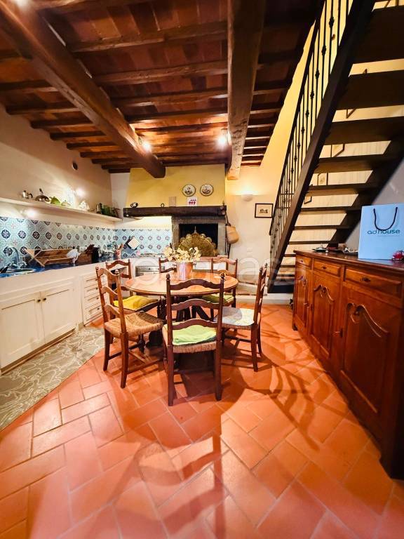 casa indipendente in vendita a Bucine in zona Pietraviva