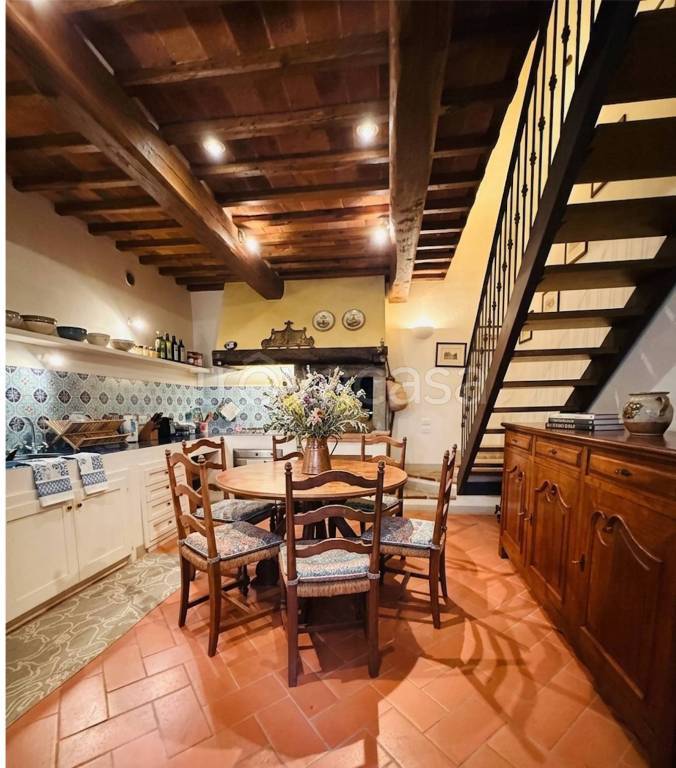casa indipendente in vendita a Bucine in zona Pietraviva