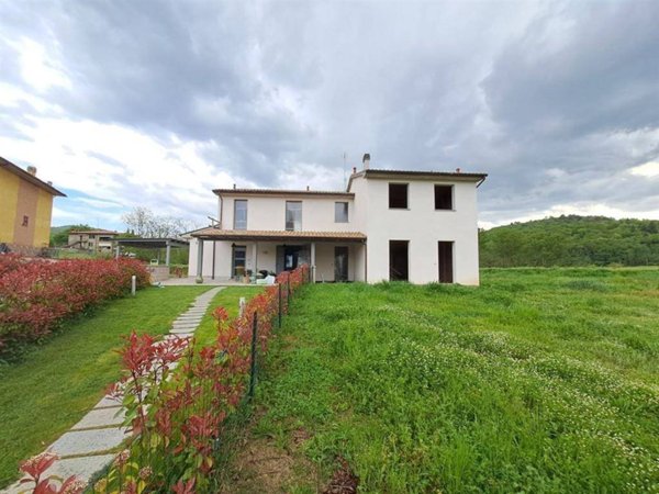 casa indipendente in vendita a Bucine