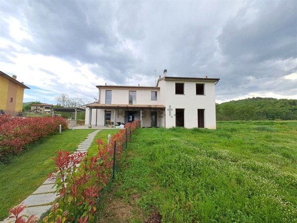 casa indipendente in vendita a Bucine