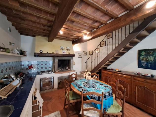 casa indipendente in vendita a Bucine in zona Pietraviva