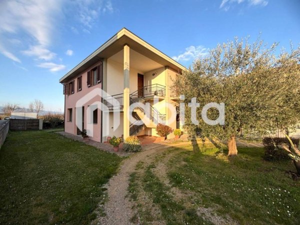 casa indipendente in vendita a Bucine in zona Badia Agnano