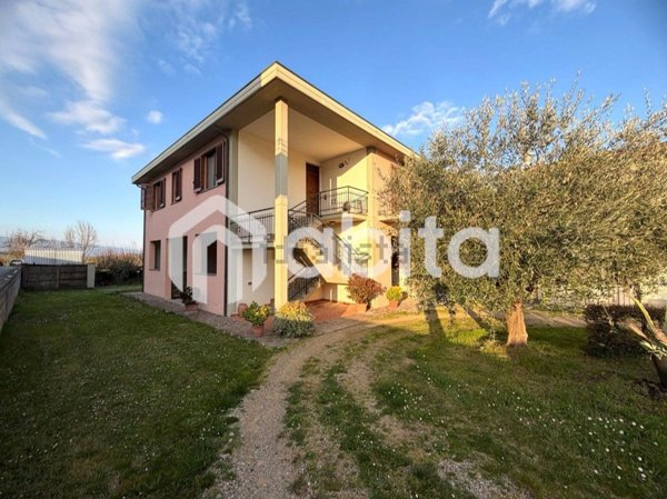 casa indipendente in vendita a Bucine in zona Badia Agnano