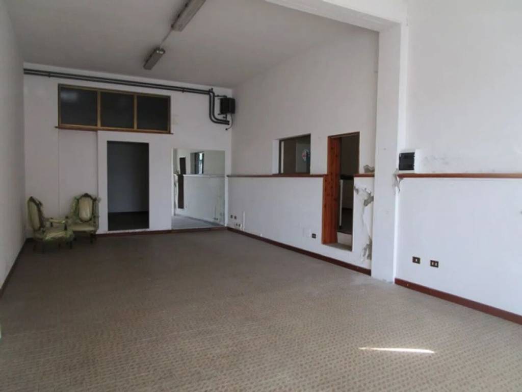 negozio in vendita a Bucine