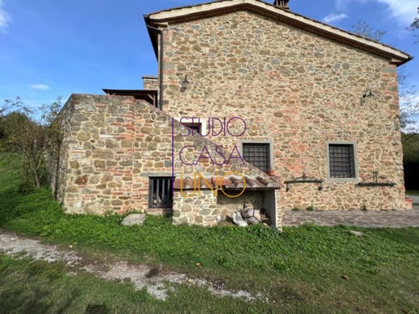 casa indipendente in vendita a Bucine in zona Ambra