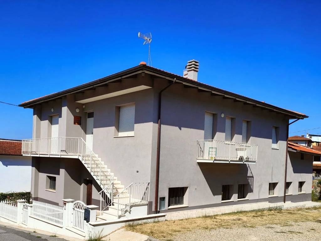 casa indipendente in vendita a Bucine