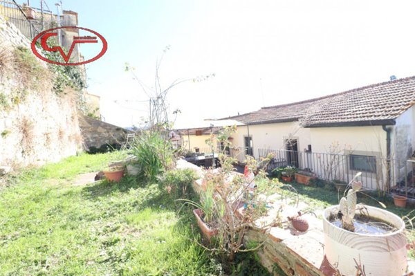 casa semindipendente in vendita a Bucine