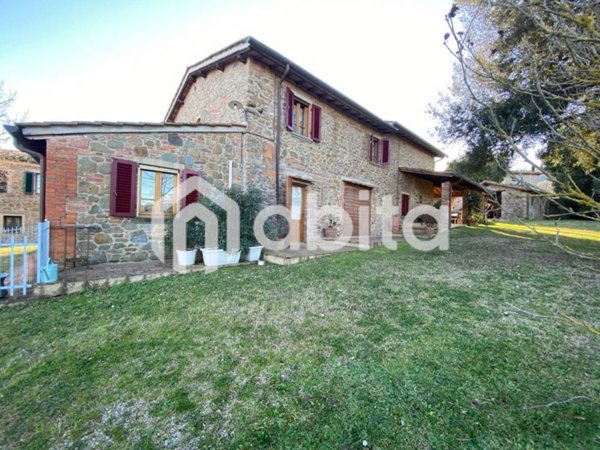 casa indipendente in vendita a Bucine in zona Ambra