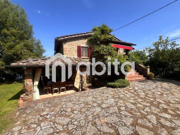 casa indipendente in vendita a Bucine in zona Ambra