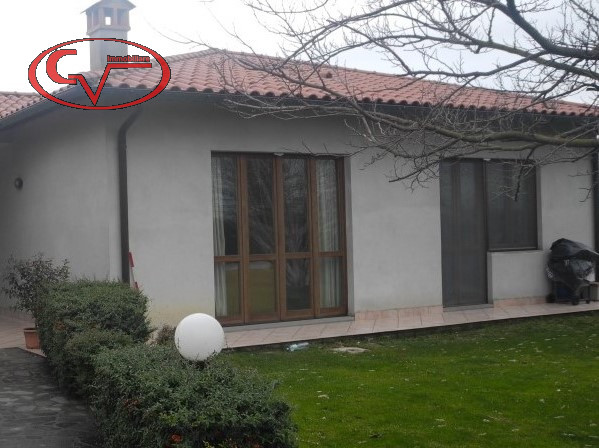 casa indipendente in vendita a Bucine