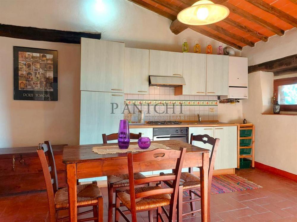 casa indipendente in vendita a Bucine in zona Rapale