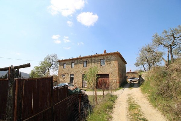 casa indipendente in vendita a Bucine in zona Ambra