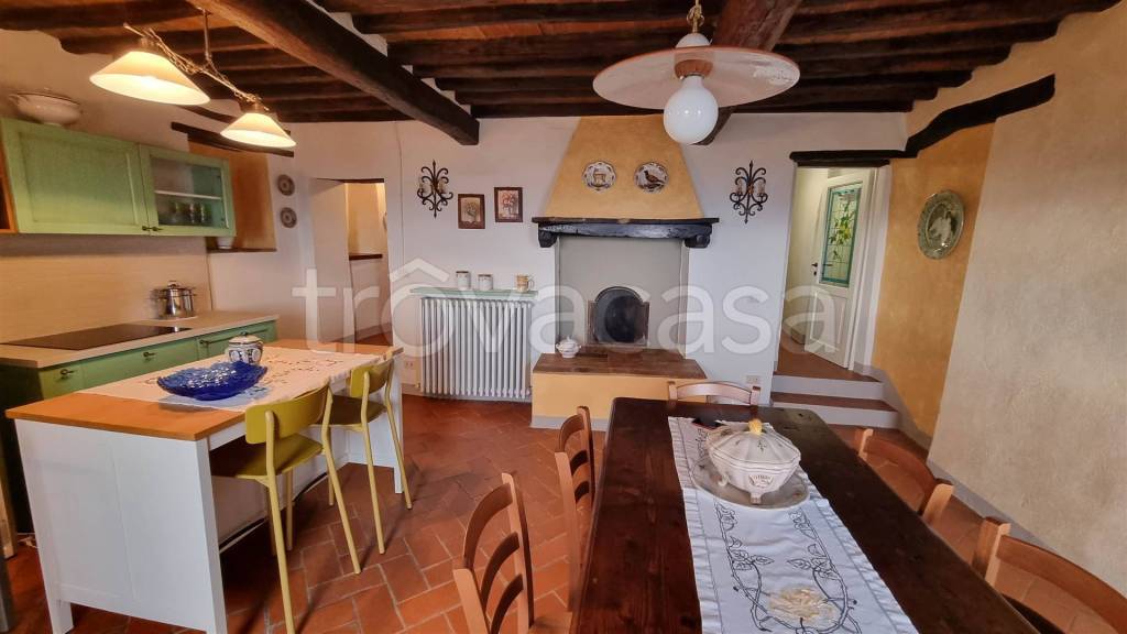 casa indipendente in vendita a Bucine in zona Cennina