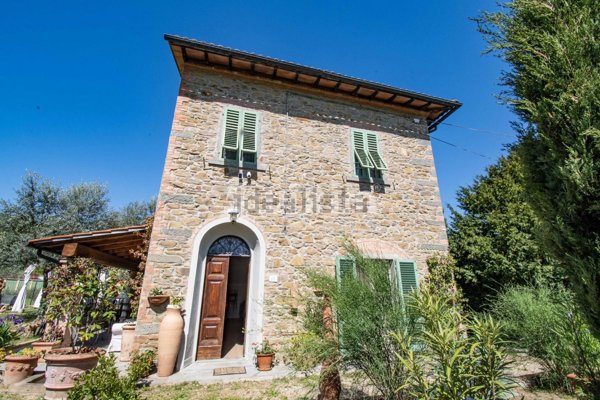 casa indipendente in vendita a Bucine in zona Ambra
