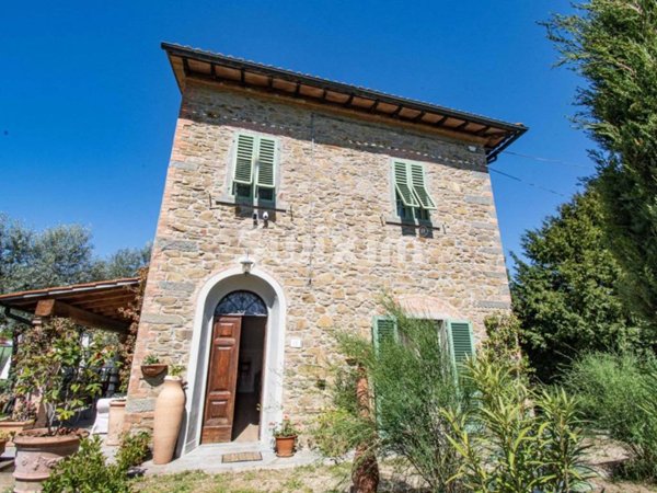 casa indipendente in vendita a Bucine in zona Ambra