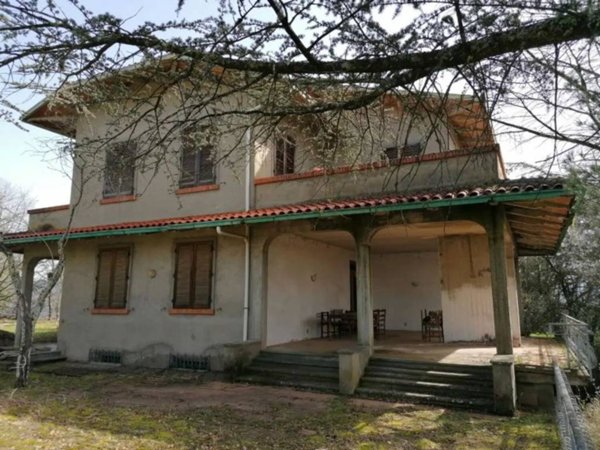 casa indipendente in vendita a Bucine