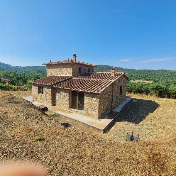 casa indipendente in vendita a Bucine in zona Capannole