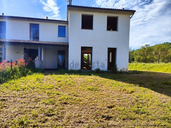 casa indipendente in vendita a Bucine