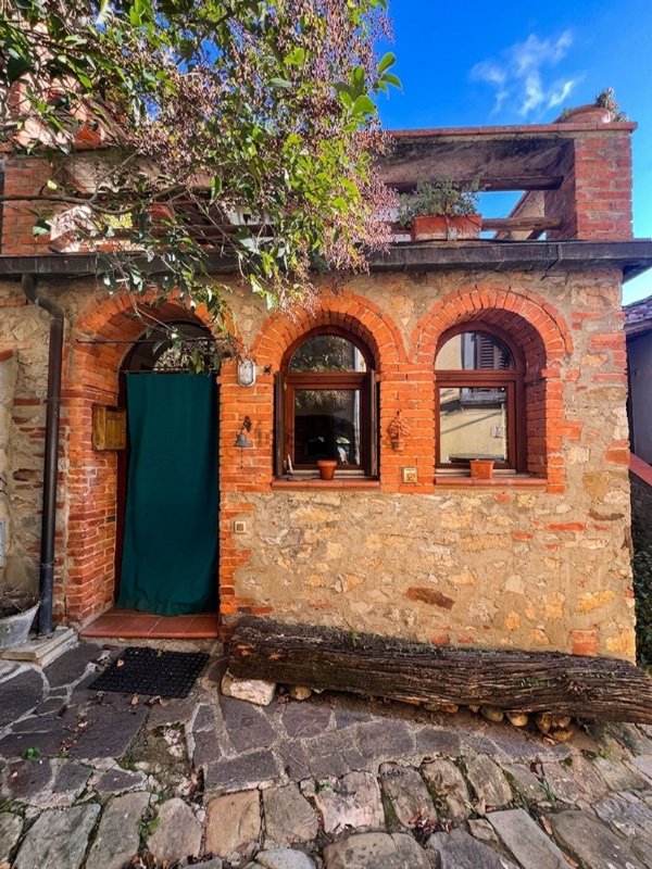 casa indipendente in vendita a Bucine in zona Duddova