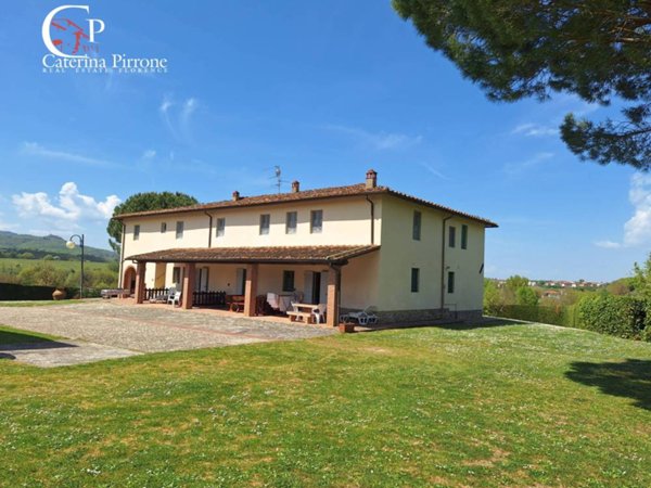 casa indipendente in vendita a Bucine in zona Ambra