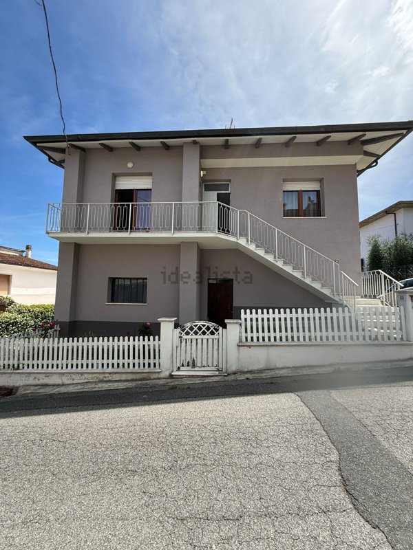 casa indipendente in vendita a Bucine in zona Badia Agnano