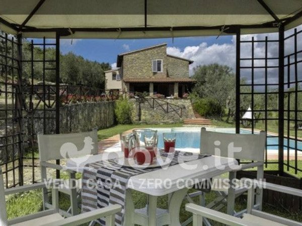 casale in vendita a Bucine