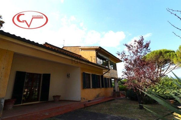 casa indipendente in vendita a Bucine in zona Perelli