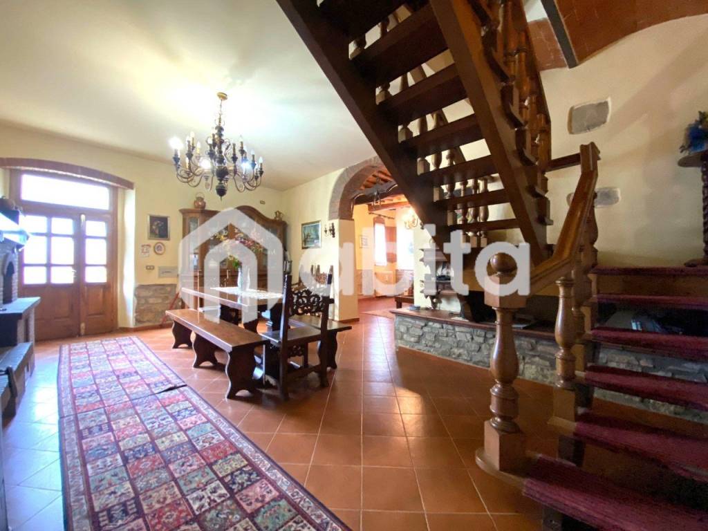 casa indipendente in vendita a Bucine in zona Perelli