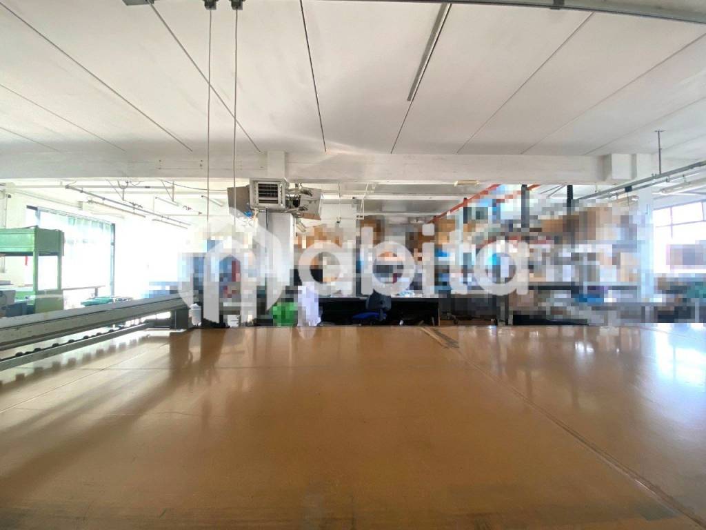 locale commerciale in vendita a Bucine