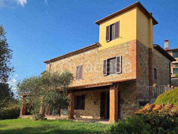 casa indipendente in vendita a Bucine in zona Montebenichi