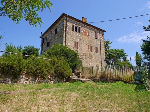 casa indipendente in vendita a Bucine in zona Montebenichi