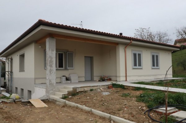 casa indipendente in vendita a Bucine in zona Pogi