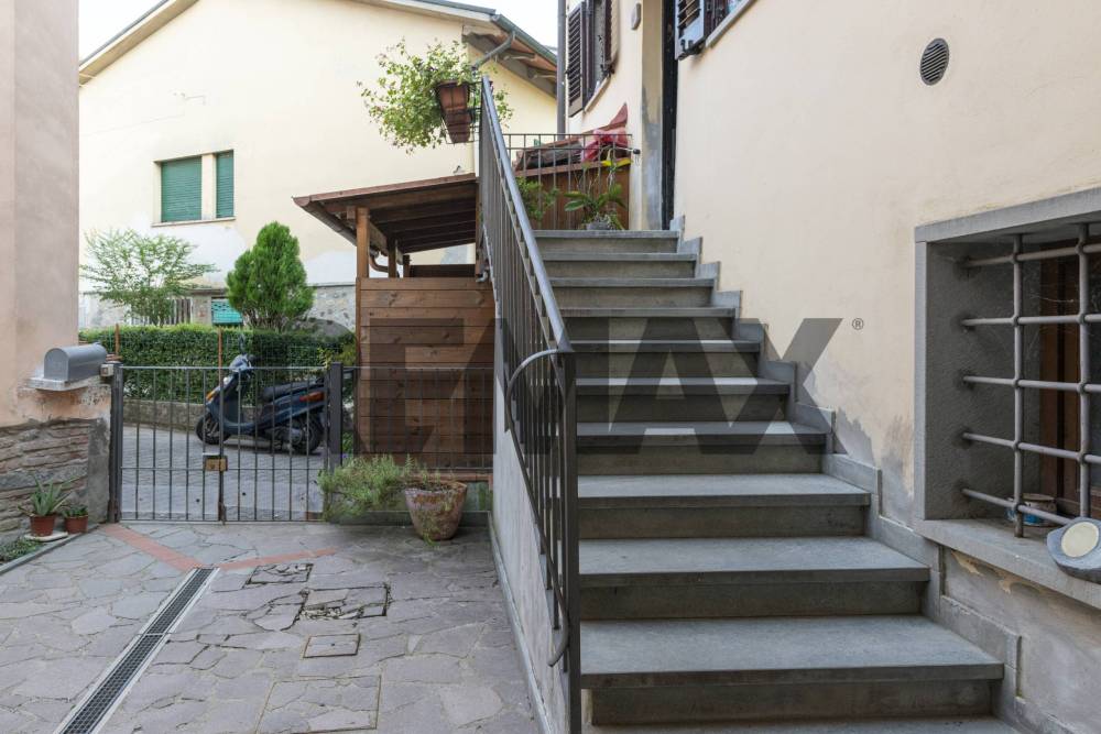 appartamento in vendita a Bucine in zona Perelli