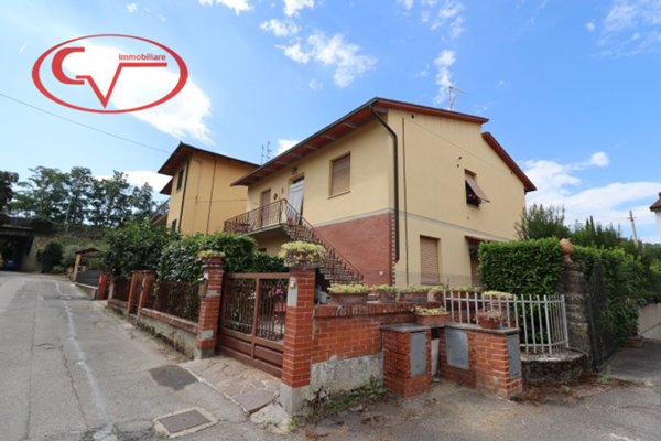 casa indipendente in vendita a Bucine