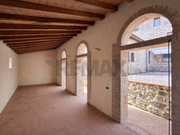 casa indipendente in vendita a Bucine in zona Rapale