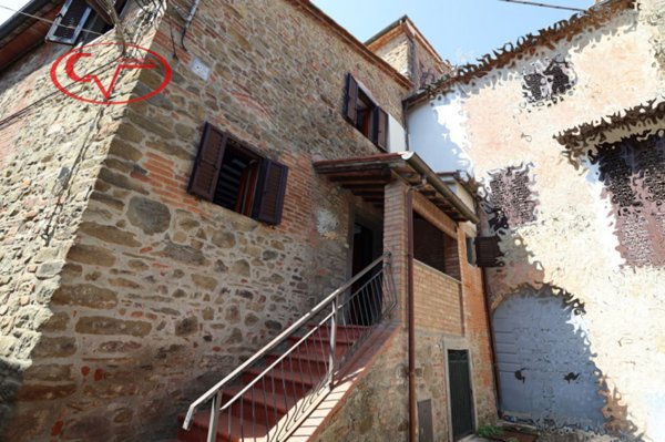 casa indipendente in vendita a Bucine in zona Pietraviva