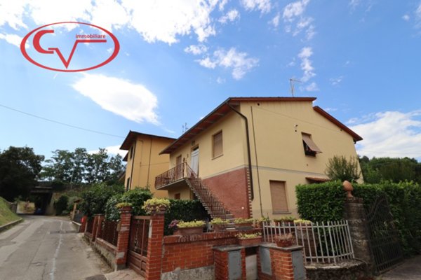 casa indipendente in vendita a Bucine