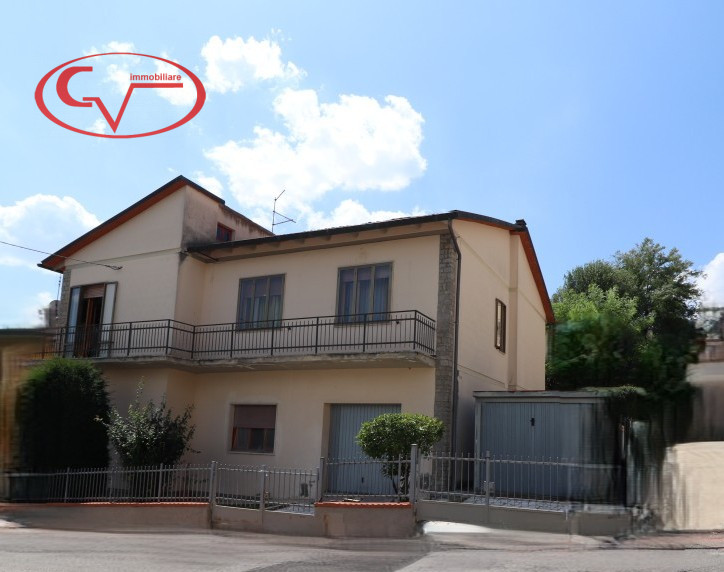 casa indipendente in vendita a Bucine in zona Perelli
