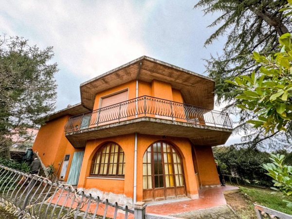 casa indipendente in vendita a Bucine in zona Badia Agnano