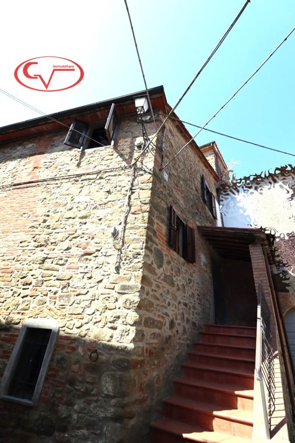 casa indipendente in vendita a Bucine in zona Pietraviva