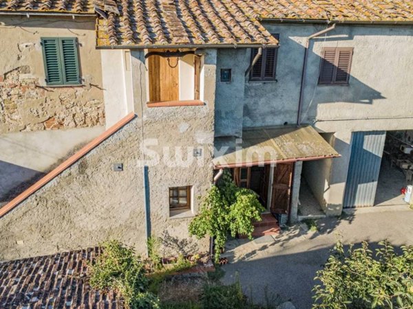 casa indipendente in vendita a Bucine in zona Perelli