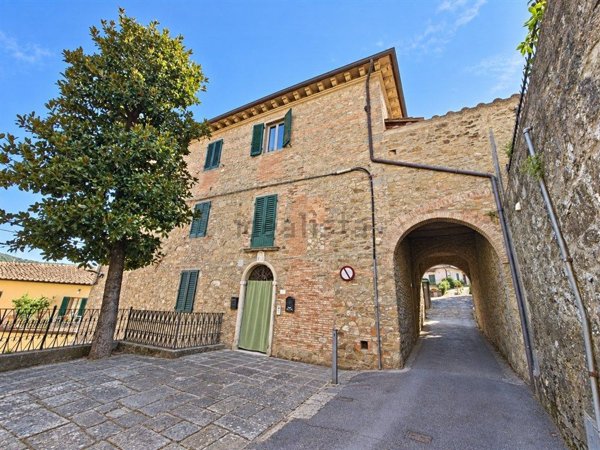appartamento in vendita a Bucine in zona Sogna