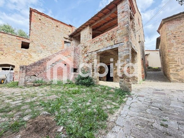 appartamento in vendita a Bucine in zona Capannole